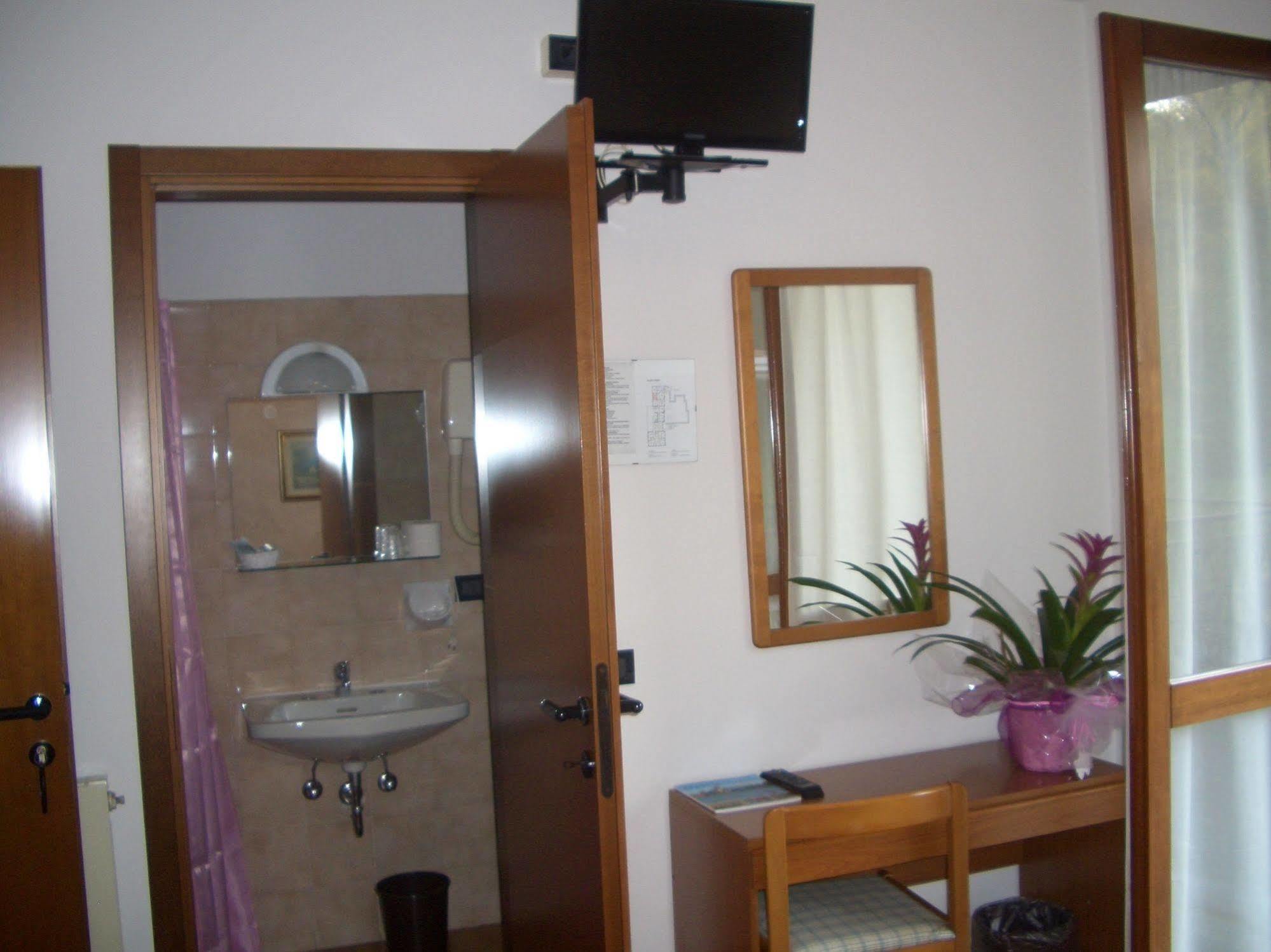 Albergo Il Castellino Boario Terme Exterior foto